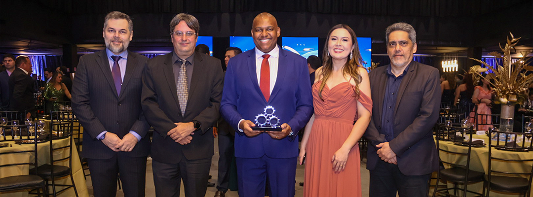 Secretaria Executiva da Sedecti recebe troféu no Prêmio Qualidade Amazonas pela Mostra do Artesanato de Parintins